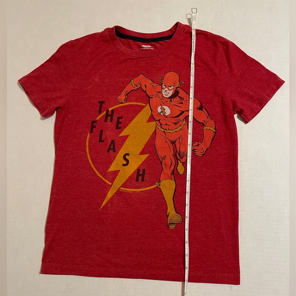 ✨🦋✨   Excellent DC Comics ⚡️Flash T-shirt ⚡️Distressed Red ✨ - Picture 6 of 10